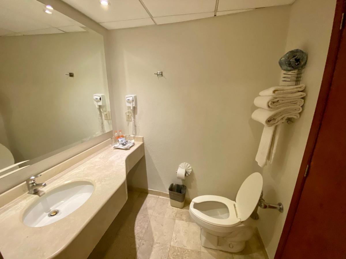 Hotel Mercury Inn Queretaro Ngoại thất bức ảnh