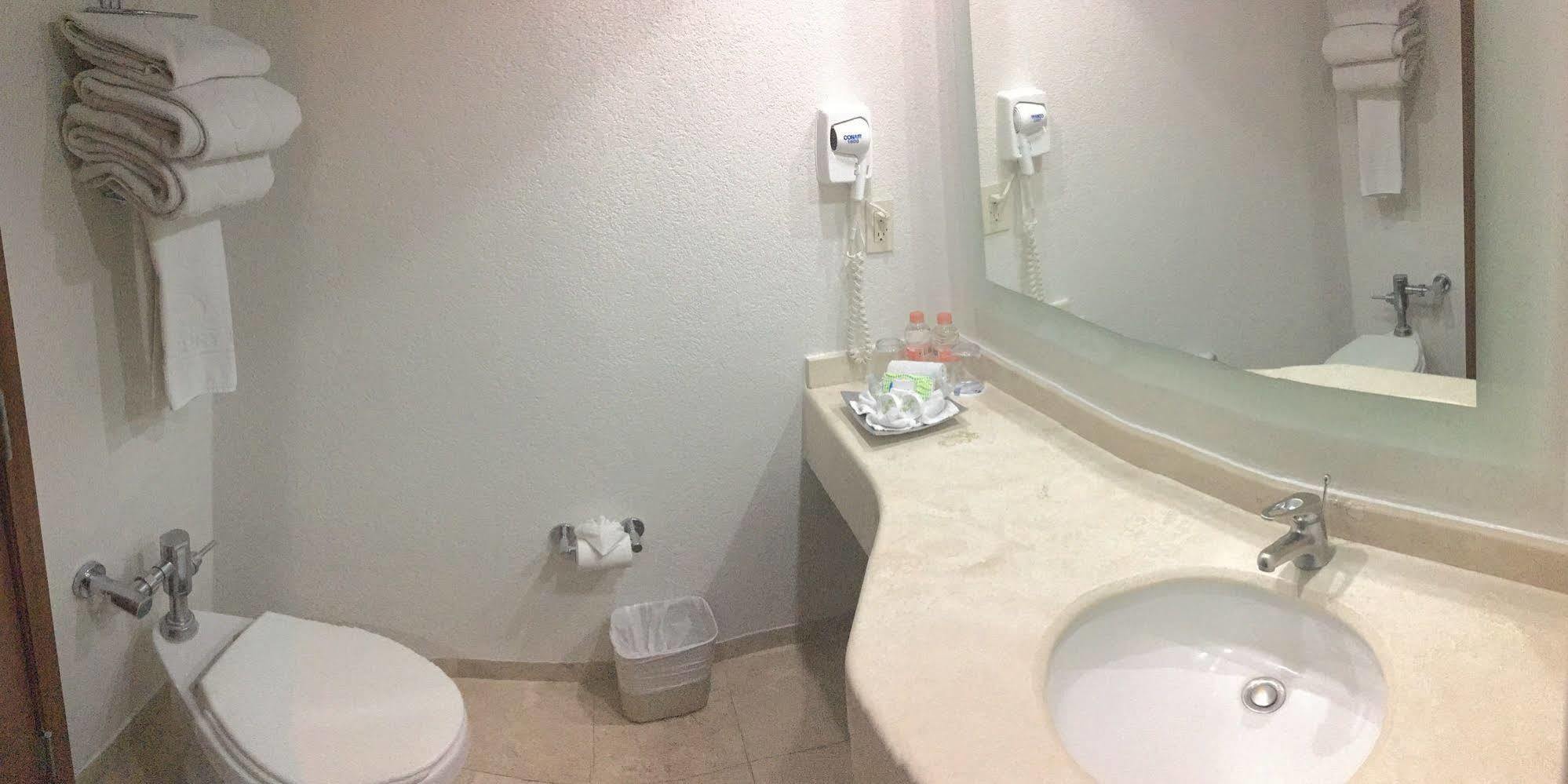 Hotel Mercury Inn Queretaro Ngoại thất bức ảnh